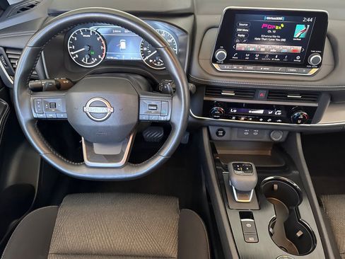 Used 2025 Nissan Rogue SV AWD/4WD image 32