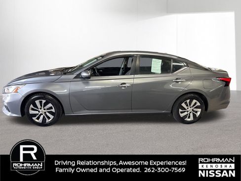 Used 2022 Nissan Altima 2.5 SR image 2