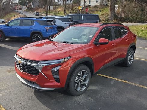 Used 2024 Chevrolet Trax LT w/ Driver Confidence Package image 4