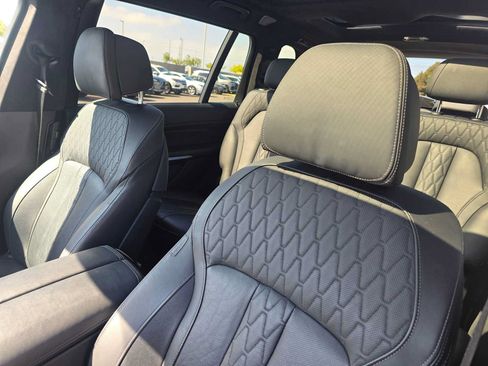 Used 2024 BMW X7 M60i w/ Executive Package AWD/4WD image 25
