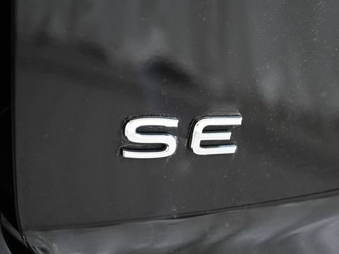 Used 2024 Volkswagen Atlas Cross Sport SE AWD/4WD image 18