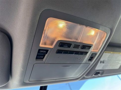 Used 2015 Toyota Highlander Limited image 24