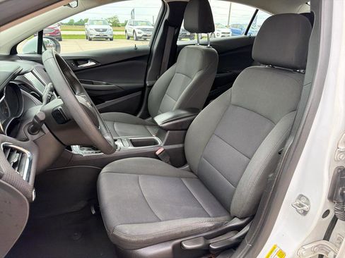 Used 2017 Chevrolet Cruze LT FWD image 18