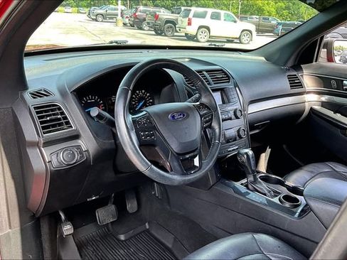Used 2019 Ford Explorer XLT FWD image 17