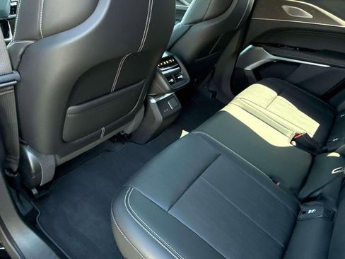 Used 2025 Cadillac Lyriq Luxury AWD/4WD image 9