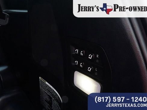 Used 2020 Lexus LX 570 4WD w/ 3rd Row & Luxury Pkg image 27