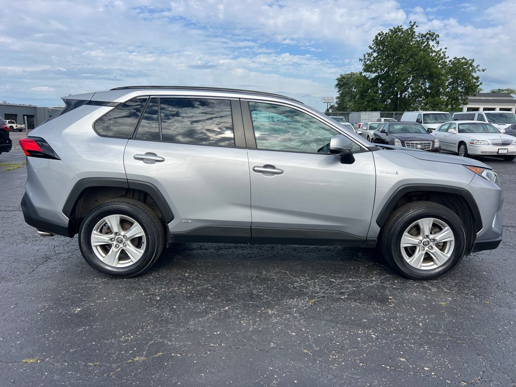 Used 2021 Toyota RAV4 XLE AWD/4WD image 8