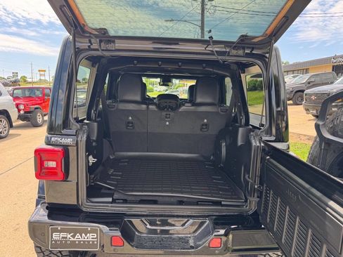 Used 2021 Jeep Wrangler Unlimited Sahara AWD/4WD image 12