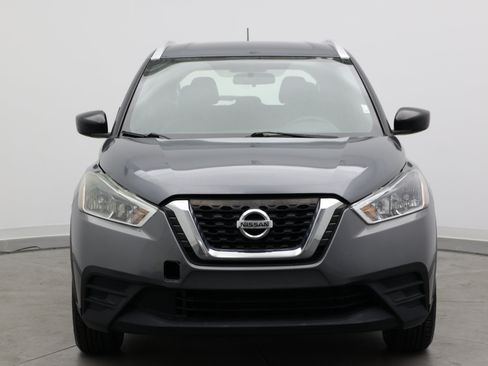 Used 2019 Nissan Kicks S FWD image 2