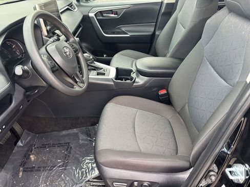 Used 2025 Toyota RAV4 XLE image 23