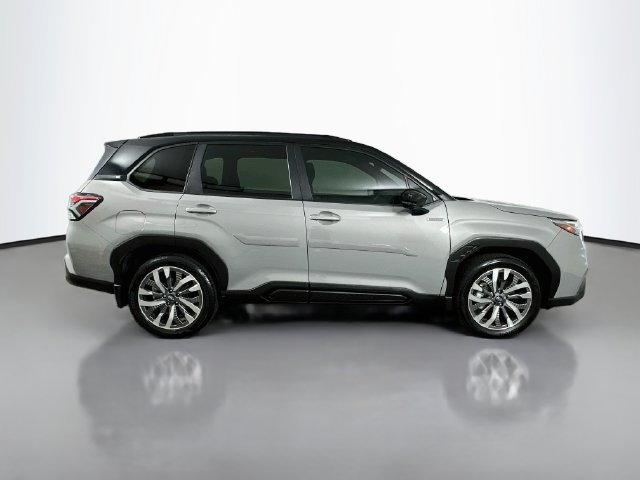 Used 2025 Subaru Forester Touring AWD/4WD image 4