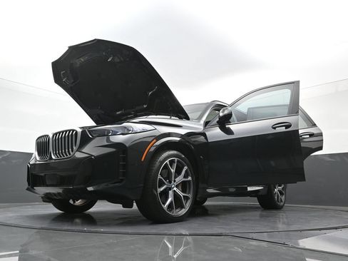 Used 2024 BMW X5 xDrive40i w/ M Sport Package AWD/4WD image 40