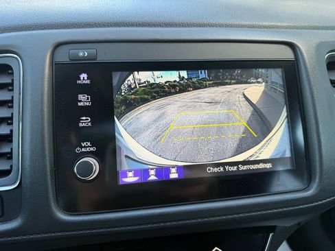 Used 2020 Honda HR-V Touring image 21