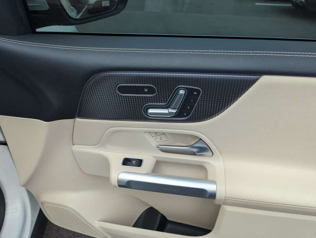 Used 2021 Mercedes-Benz GLB 250 image 36