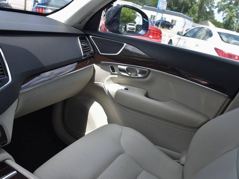 Used 2019 Volvo XC90 T5 Momentum FWD image 22