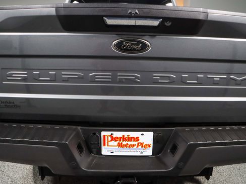 Used 2022 Ford F250 Lariat w/ Black Appearance Package image 8