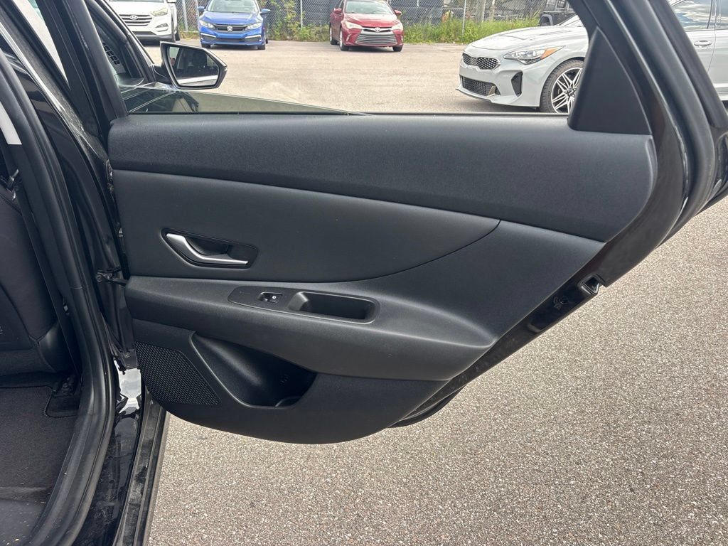 Used 2022 Hyundai Elantra SEL w/ Convenience + Premium Package FWD image 18
