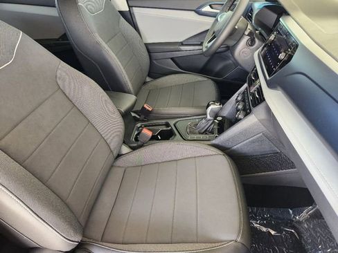 New 2024 Volkswagen Taos SE image 10