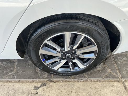 Used 2025 Nissan Versa SV image 22