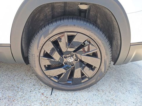 Used 2025 Volkswagen Atlas SE w/ Panoramic Sunroof Package image 14