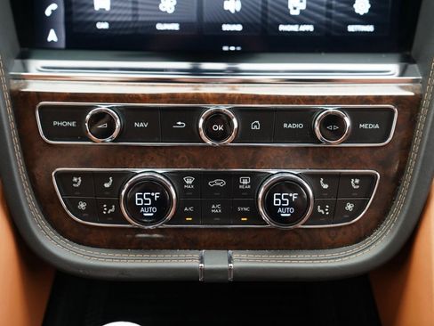 Used 2022 Bentley Bentayga Speed AWD/4WD image 29