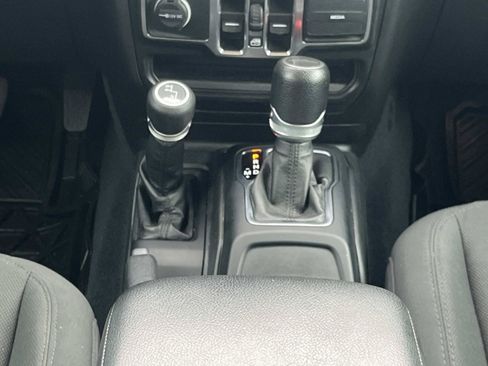 Used 2022 Jeep Gladiator Sport AWD/4WD image 20
