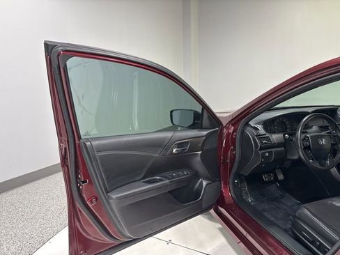 Used 2017 Honda Accord Sport image 5