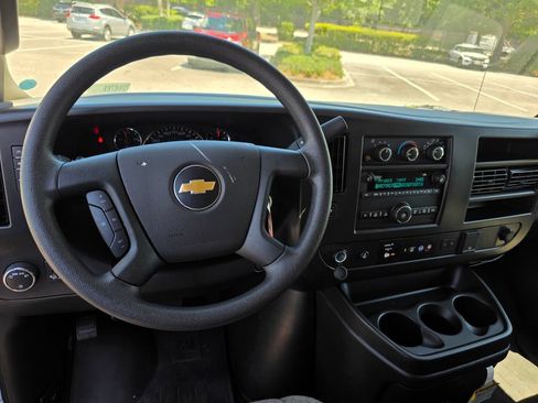 Certified 2025 Chevrolet Express 3500 LT w/ LT Preferred Equipment Group RWD image 13