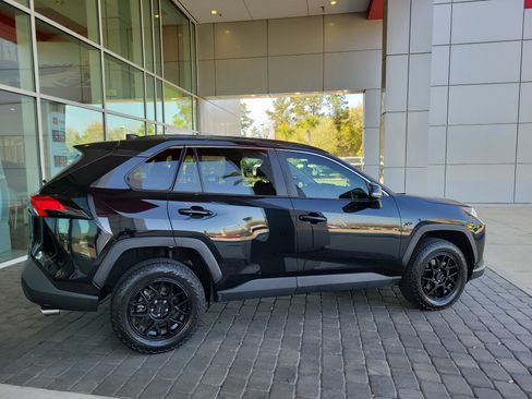 Used 2021 Toyota RAV4 XLE image 7