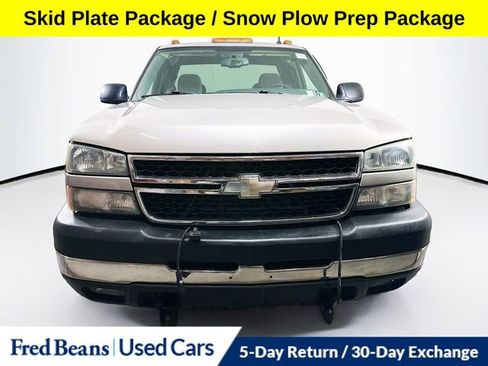 Used 2006 Chevrolet Silverado 2500 LT w/ Snow Plow Prep Package AWD/4WD image 2