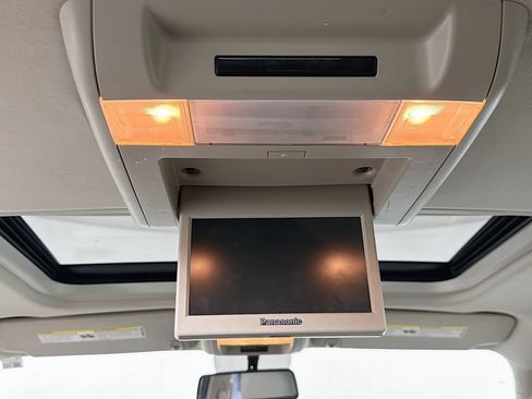 Used 2011 GMC Yukon XL SLT w/ SLT-2 Equipment Package AWD/4WD image 24