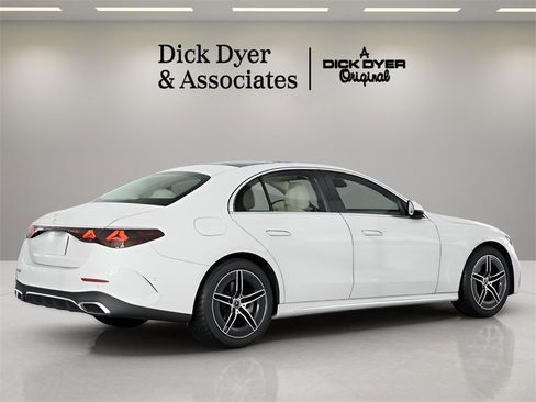Used 2025 Mercedes-Benz E 350 Sedan image 8