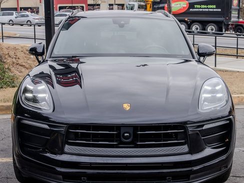 Used 2024 Porsche Macan Base w/ Premium Plus Package image 2