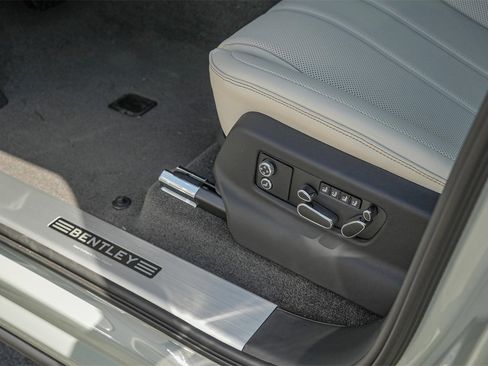 New 2025 Bentley Bentayga Extended Wheelbase image 34