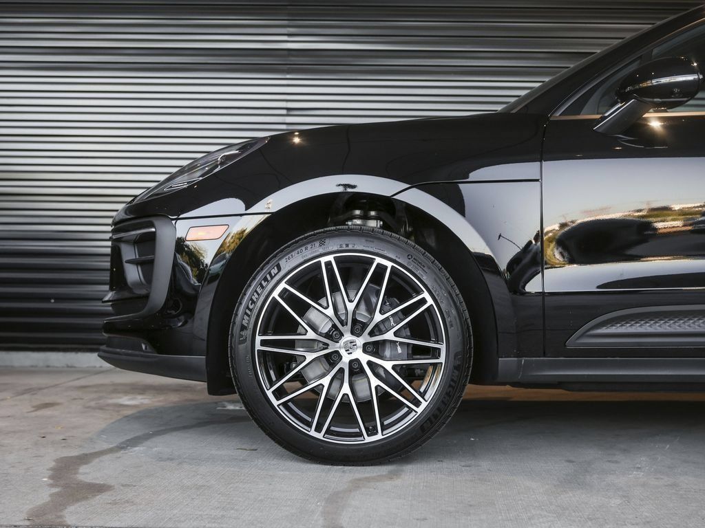 Certified 2026 Porsche Macan AWD/4WD image 13