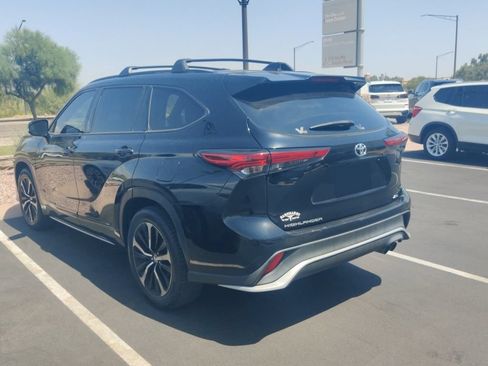 Used 2022 Toyota Highlander XSE FWD image 6