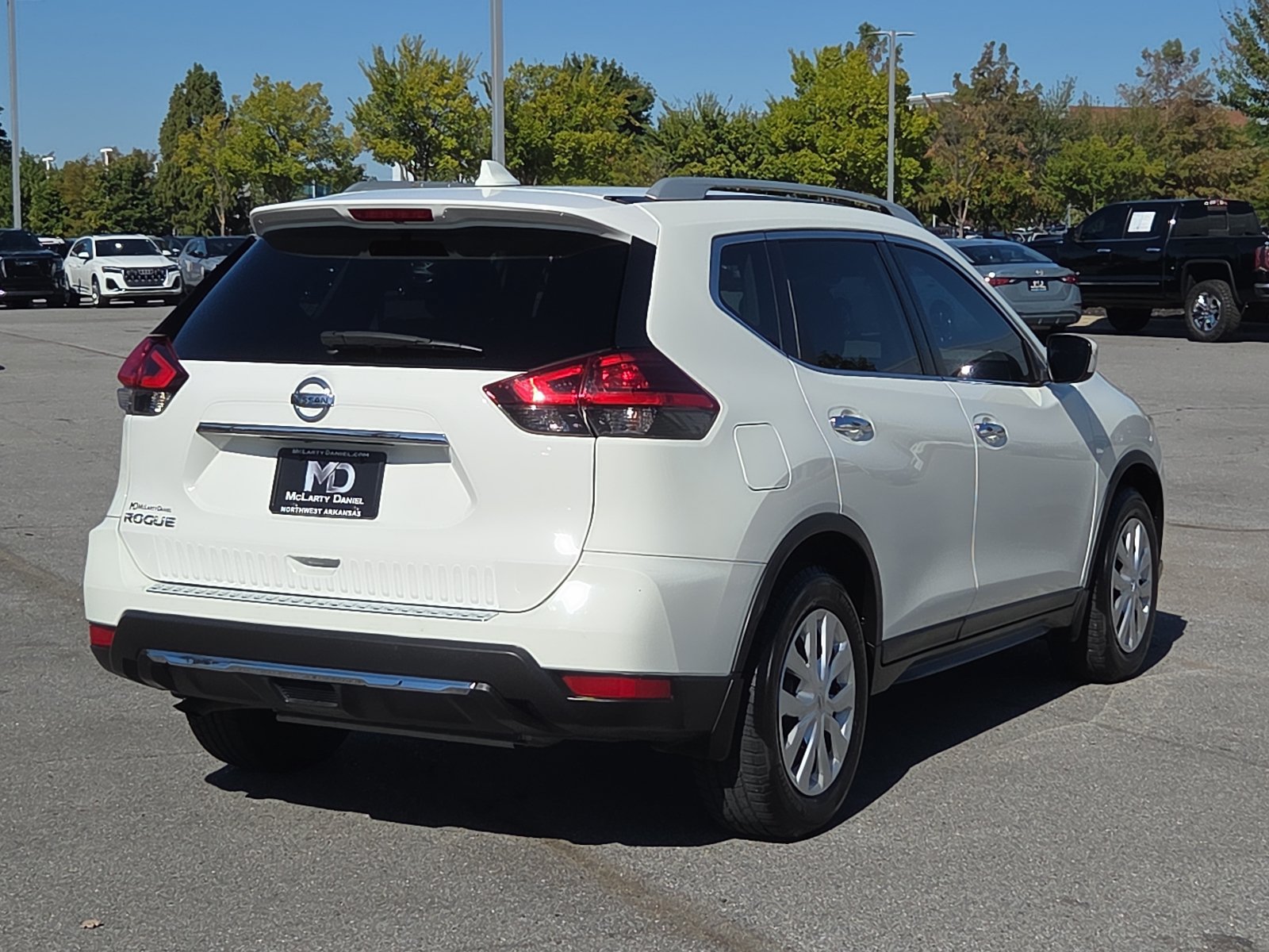 Used 2017 Nissan Rogue S w/ Appearance Package FWD image 5