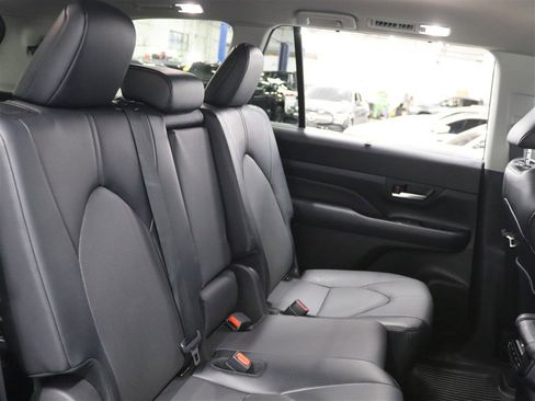 Used 2024 Toyota Grand Highlander XLE image 17