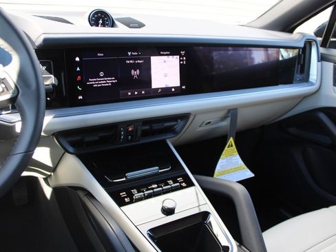 New 2026 Porsche Cayenne image 24