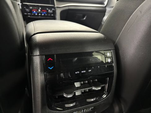 Used 2024 Jeep Grand Cherokee L Altitude AWD/4WD image 28