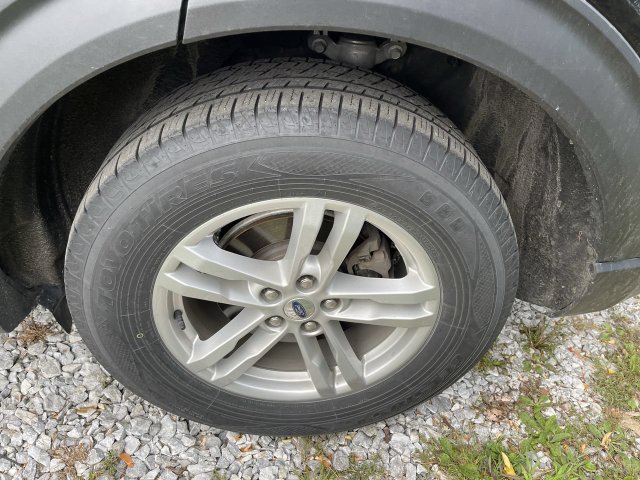Used 2023 Ford Explorer XLT w/ Equipment Group 202A AWD/4WD image 5