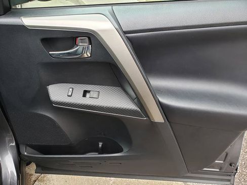 Used 2014 Toyota RAV4 Limited w/ Technology Package image 19