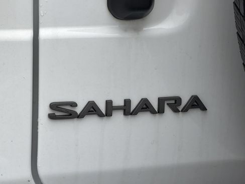 Used 2025 Jeep Wrangler Unlimited Sahara AWD/4WD image 26