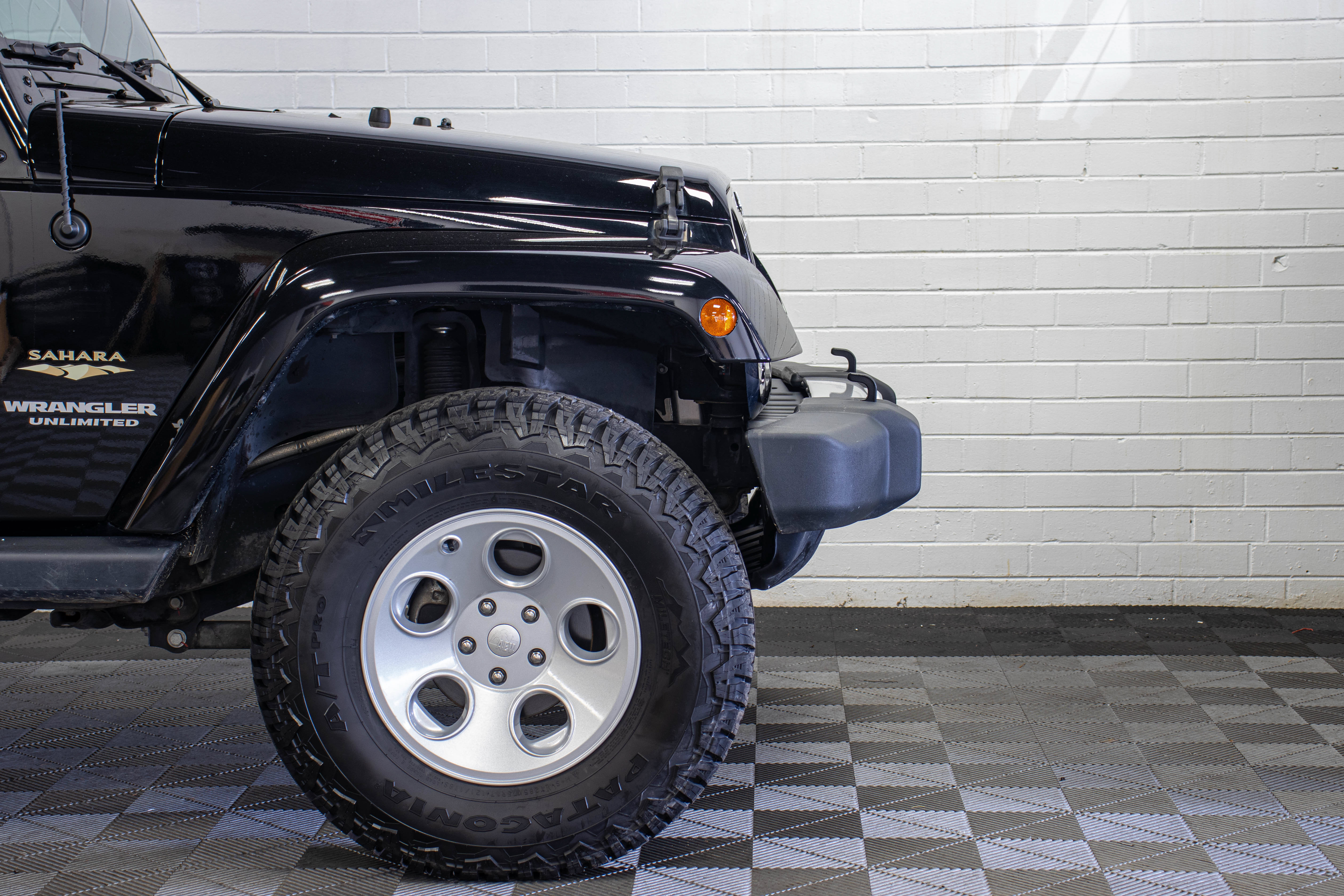 Used 2015 Jeep Wrangler Unlimited Sahara w/ Max Tow Package AWD/4WD image 9