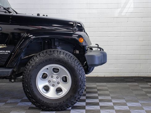 Used 2015 Jeep Wrangler Unlimited Sahara w/ Max Tow Package AWD/4WD image 9