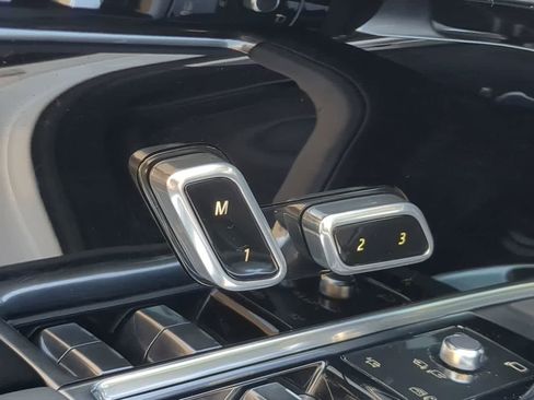 New 2025 Land Rover Range Rover Long Wheelbase Autobiography image 17