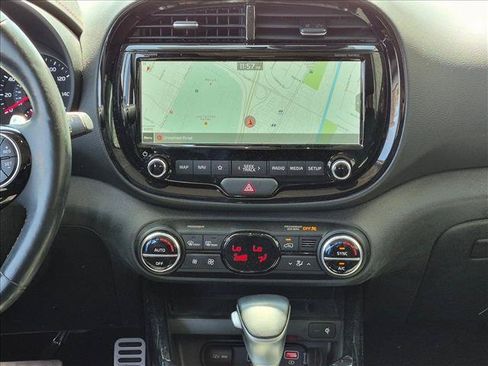 Used 2022 Kia Soul Turbo FWD image 11