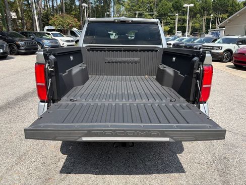 Used 2024 Toyota Tacoma TRD Off-Road AWD/4WD image 17