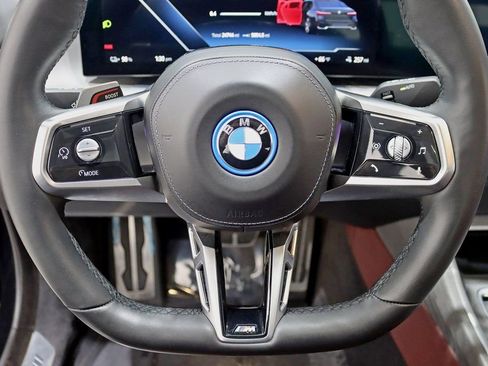 Used 2023 BMW i7 xDrive60 w/ Executive Package 2 image 16