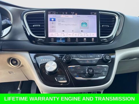 Used 2024 Chrysler Pacifica Touring-L FWD image 25